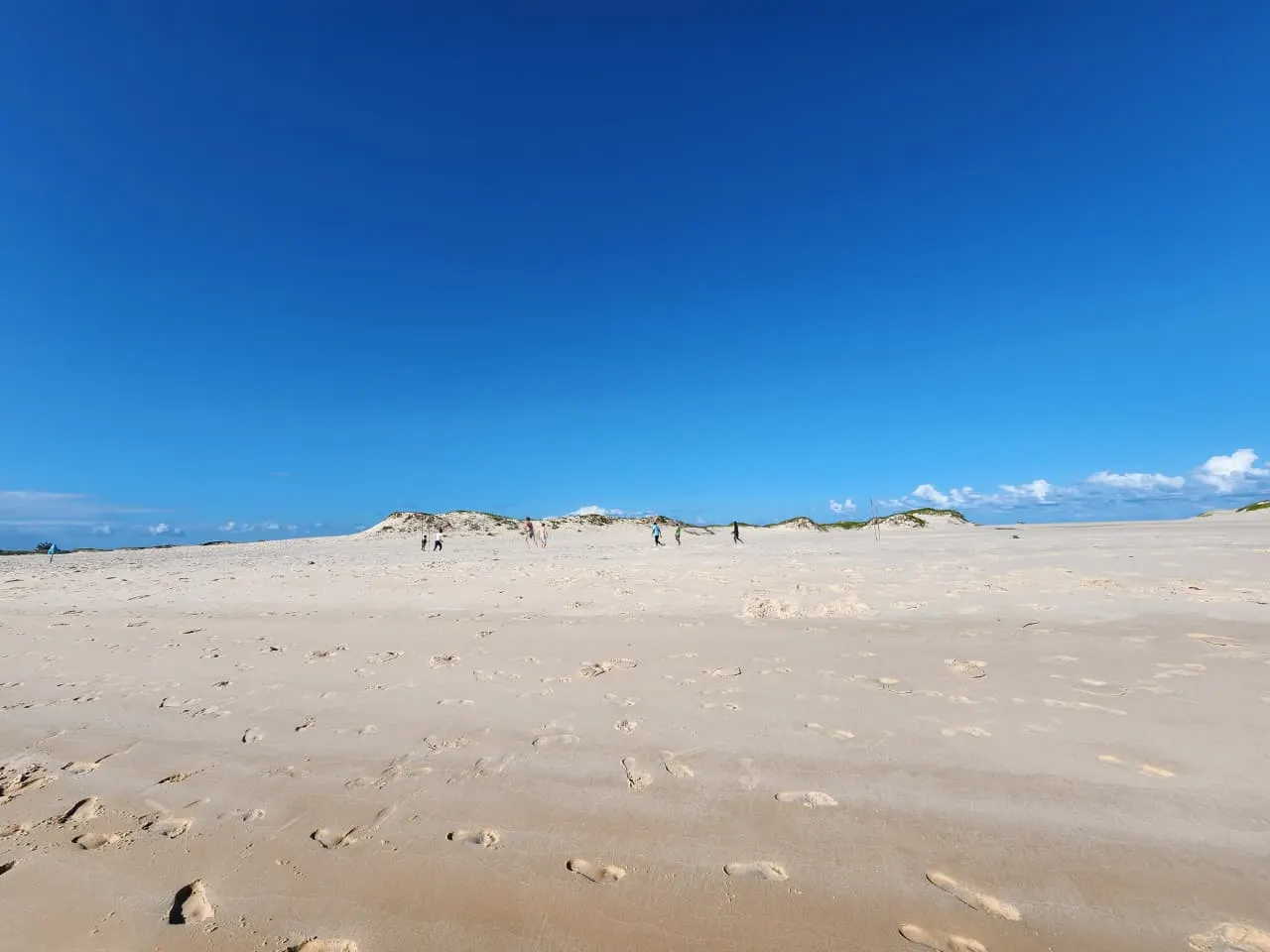 A praia larga e as dunas de Benguerra