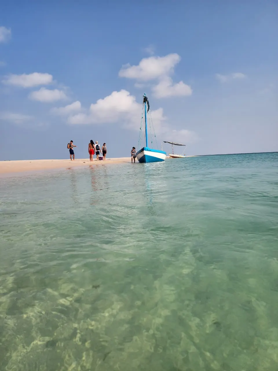 Banco de areia e o dhow, na Ilha de Magaruque